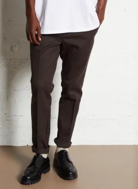 872 - Pantalón slim fit en marron