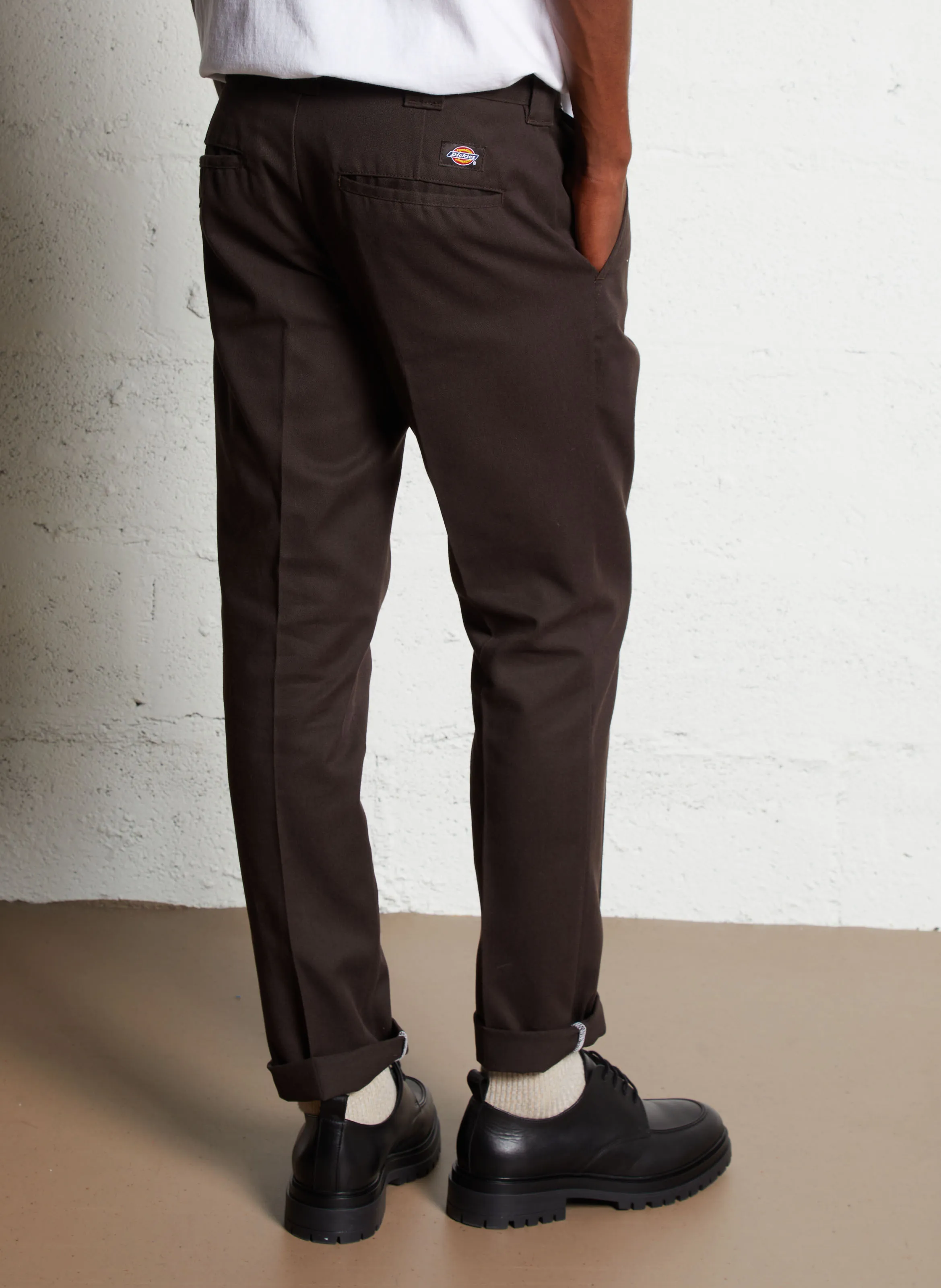 872 - Pantalón slim fit en marron