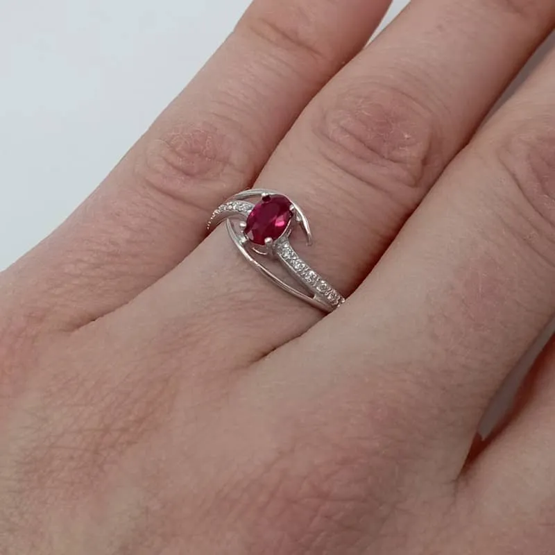 Anillo oro blanco 18k fucsia