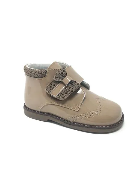  botin charol castoro velcro