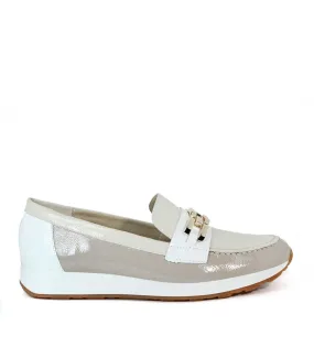 MOCASINES PLANOS DE CHAROL 5675 BEIGE-PIEDRA