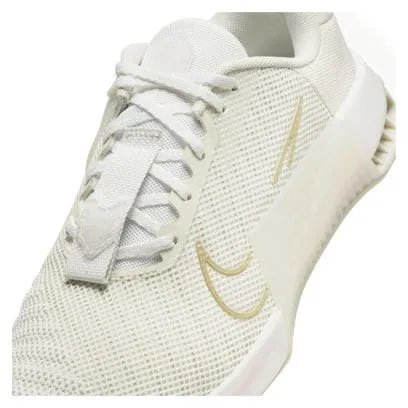 Nike Zapatillas Nike Metcon 9 Premium Cross Training Mujer Oro Blanco