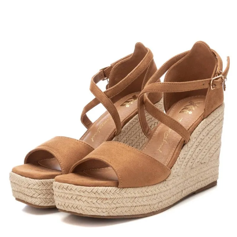 Sandalia de mujer XTI 142438 Camel