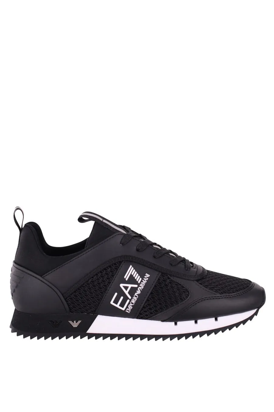 Zapatillas negras transpirables con logo 