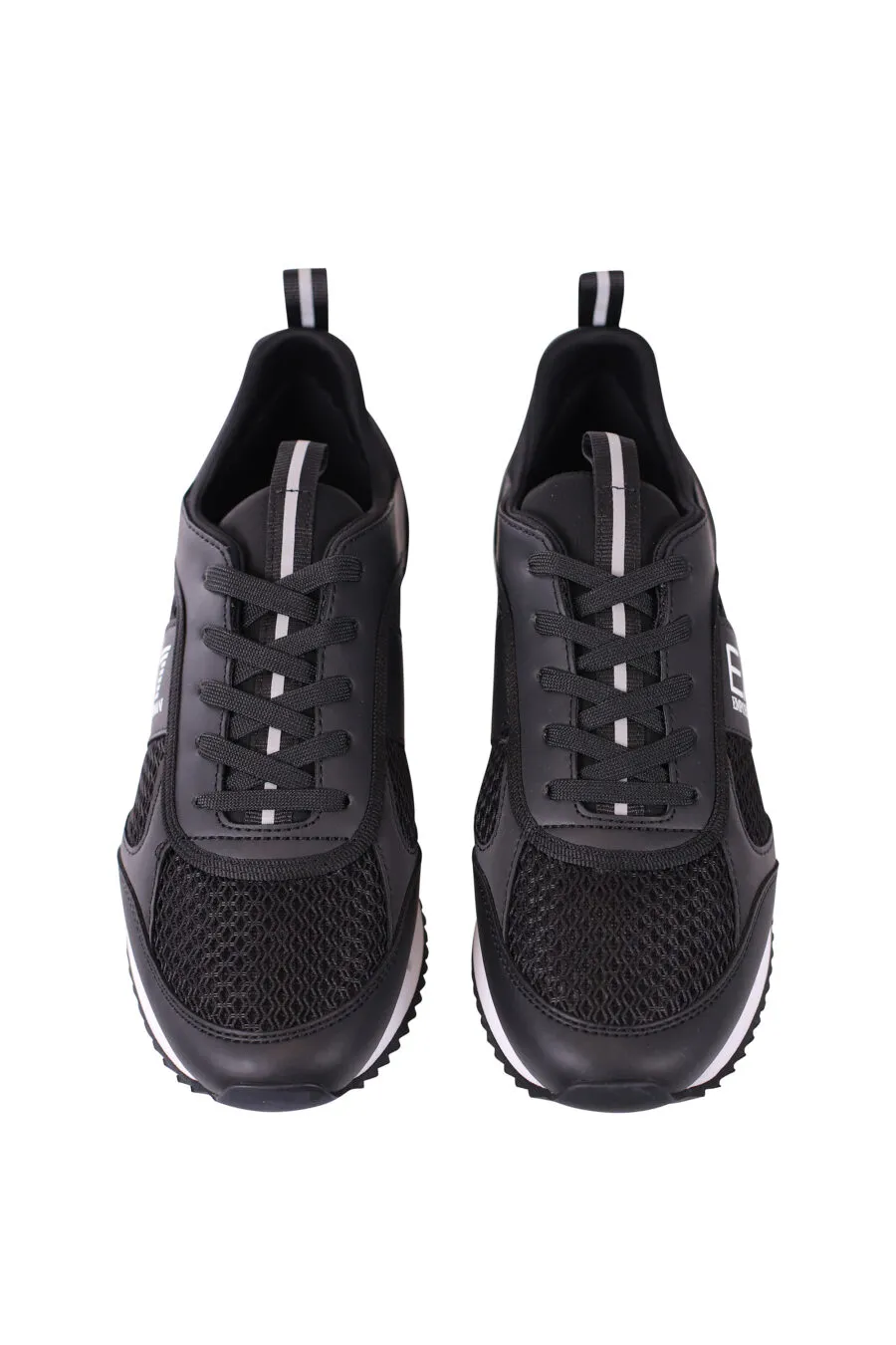 Zapatillas negras transpirables con logo 